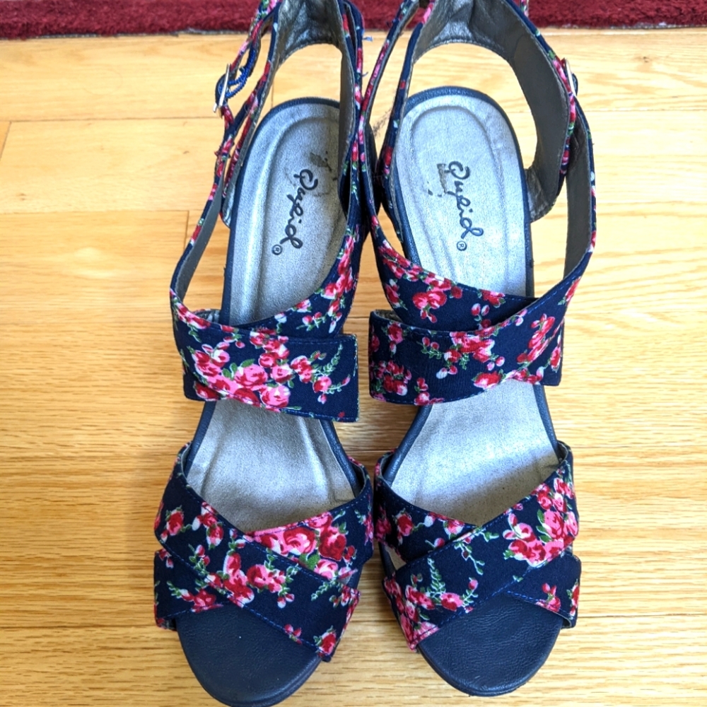 Qupid floral wedges